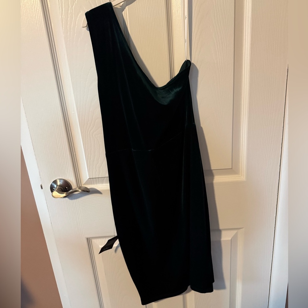 NWT! Candlelit Date Forest Green Velvet One-Shoulder Bodycon Dress - Picture 6 of 12